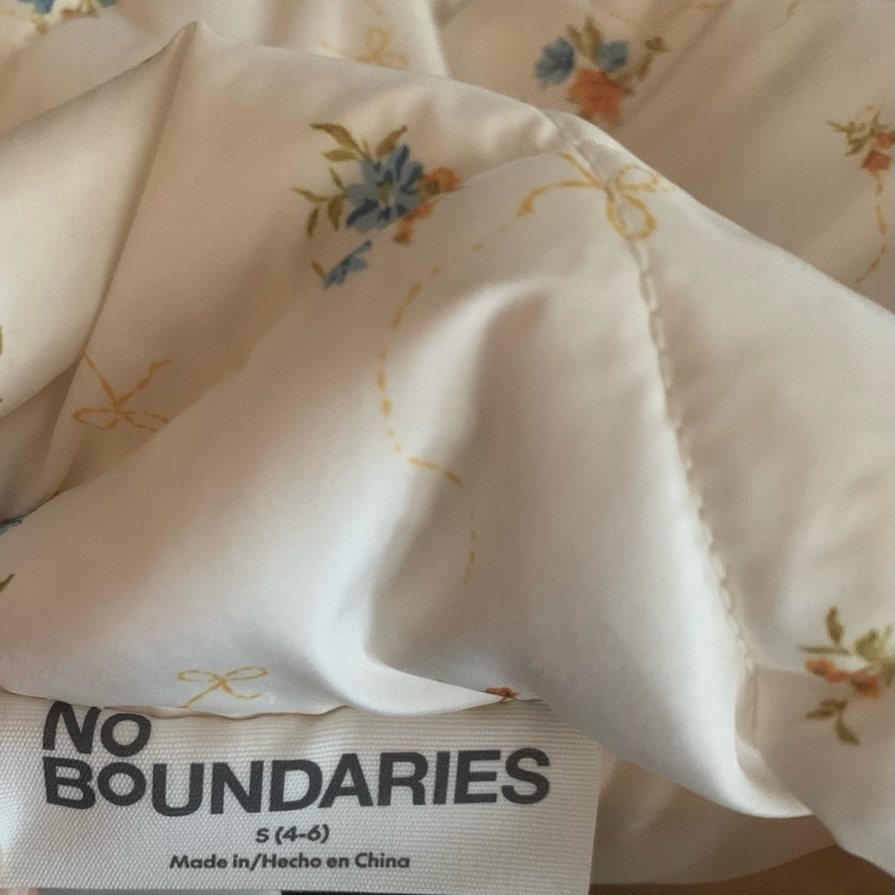 NWT No Boundaries Floral Cream Puffer Quilted Jacket - Picture 8 of 9